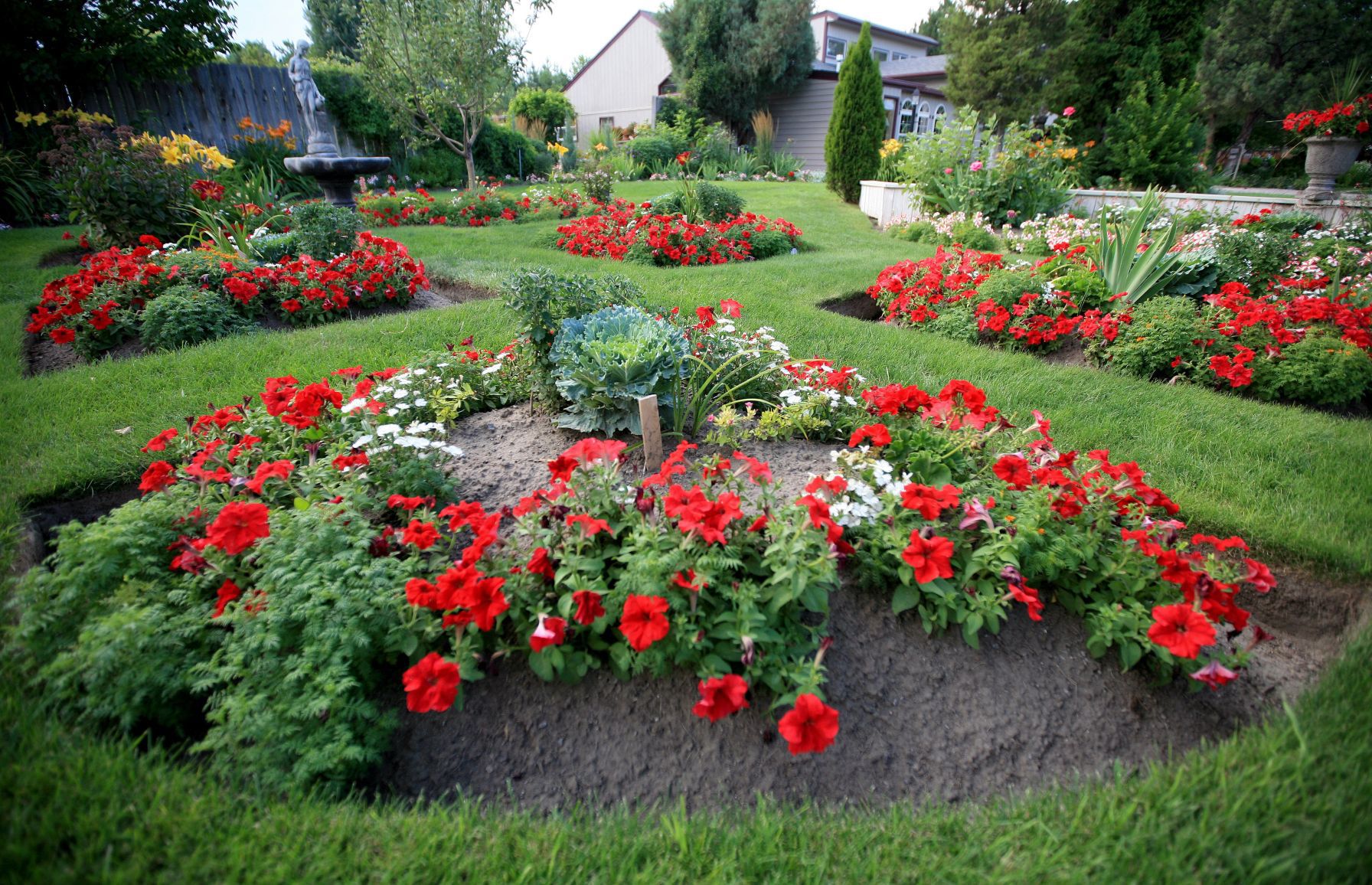 DanWalt Gardens flower beds
